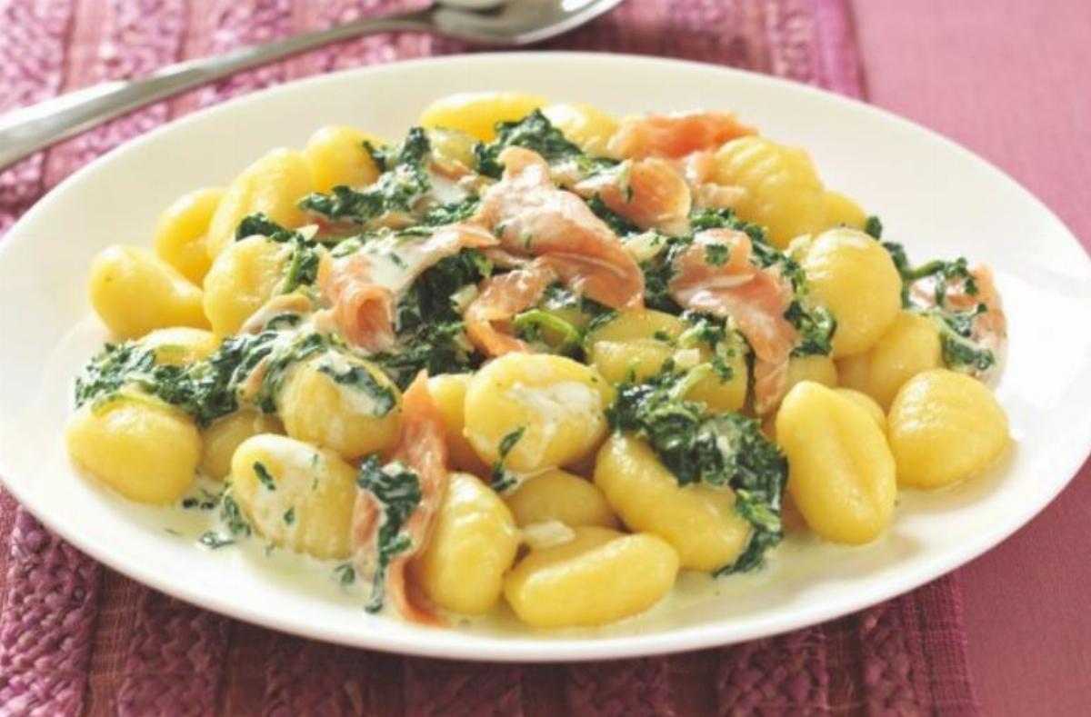 Gnocchi se špenátem a uzeným lososem