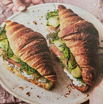 Croissant s lososem 